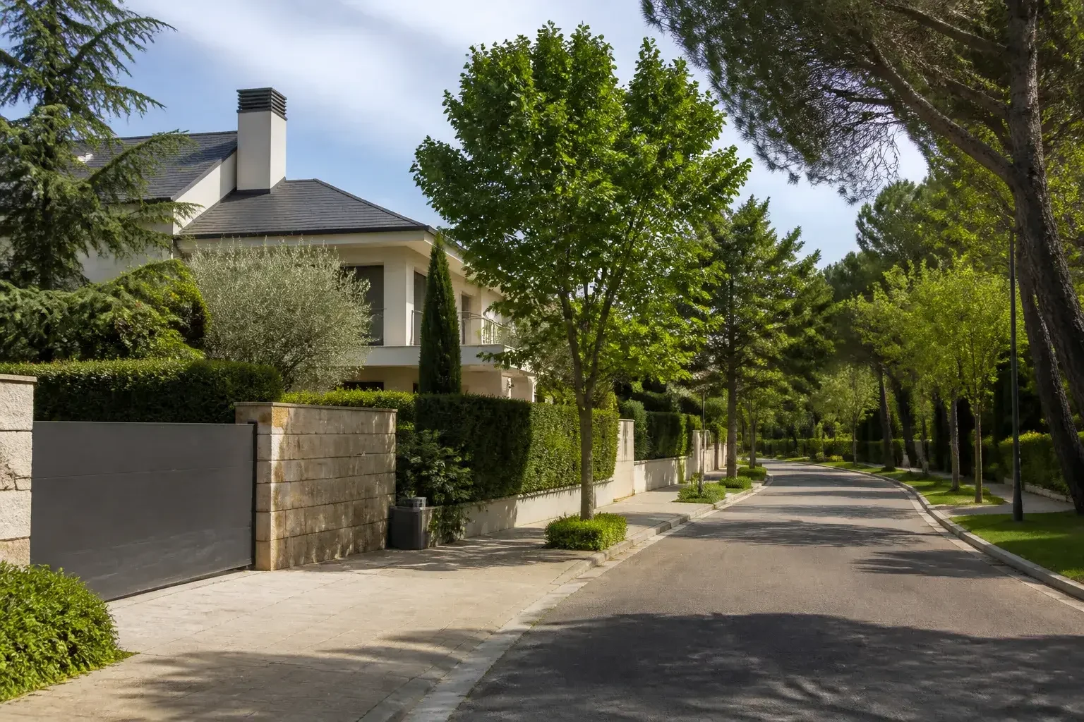 Zona residencial arbolada de Pozuelo de Alarcón.